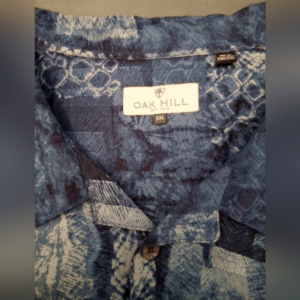 🔥 $10 each or 2/$15 Blue & White Textured Casual Tropical Button-Down Shirt - Picture 4 of 4